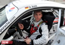 В Баку стартовал парад гоночных машин, участвующих в City Challenge (Фото)